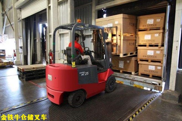 倉(cāng)儲(chǔ)式叉車(chē) 倉(cāng)儲(chǔ)式叉車(chē)